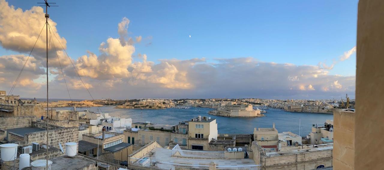 Valletta Luxe 3-Bedroom Duplex Penthouse With Sea View Terrace And Jacuzzi Номер фото